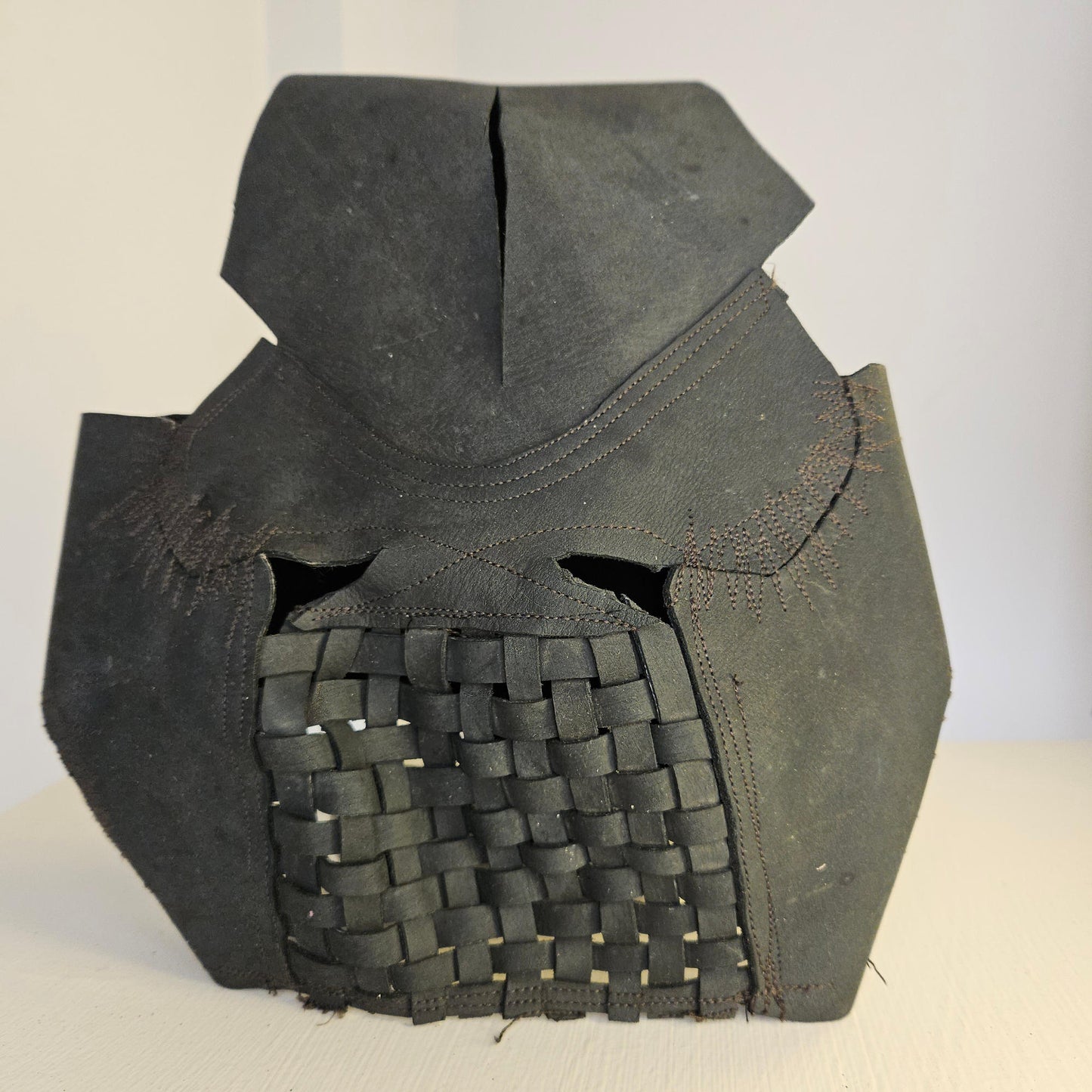 máscara en piel nobuk